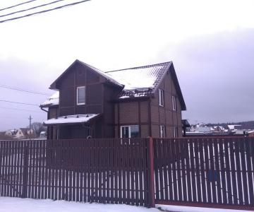 Двухэтажный дом с террасой, фото